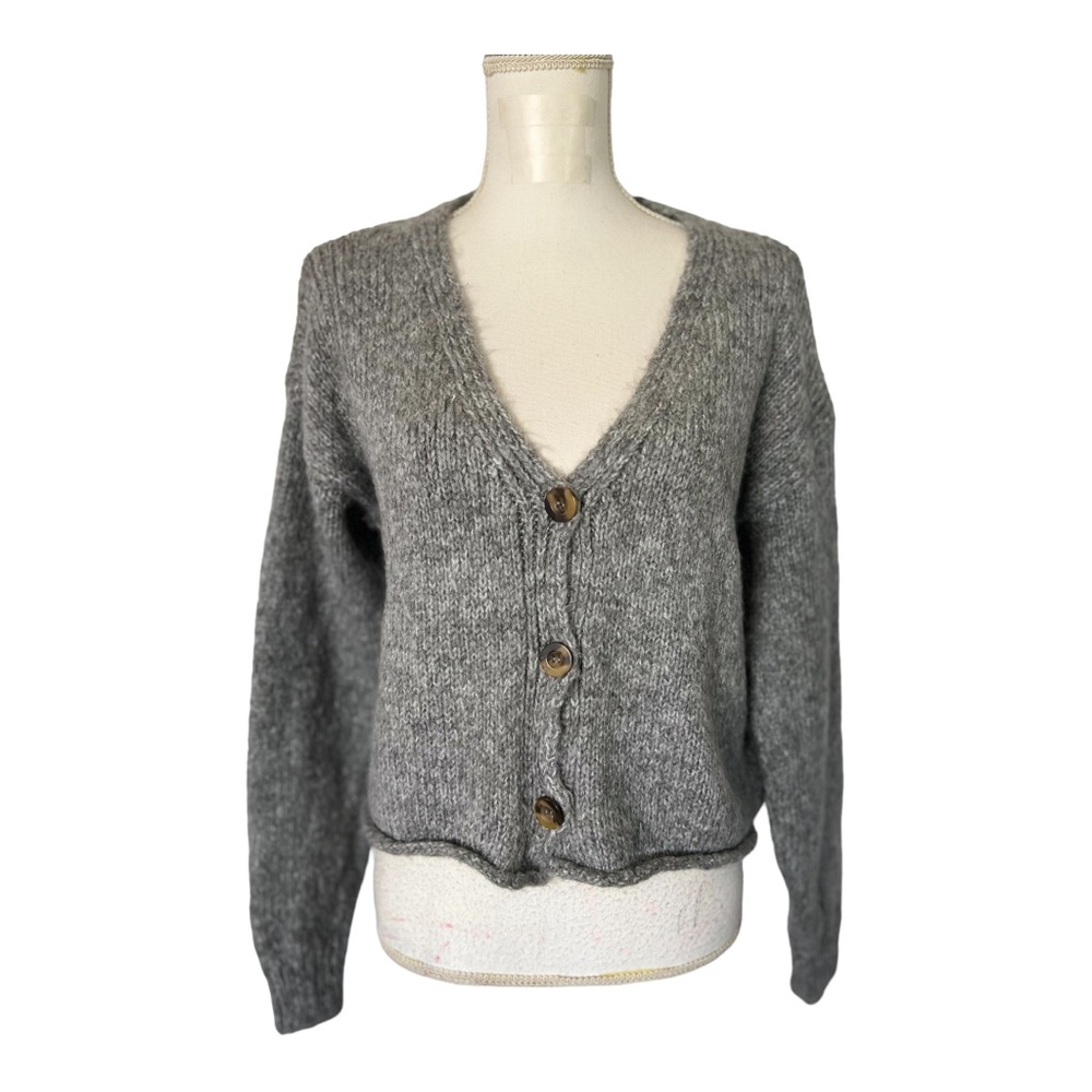 *LAST CHANCE* Urban Outfitters Button Down Gray Sweater Cropped Size XS NWOT